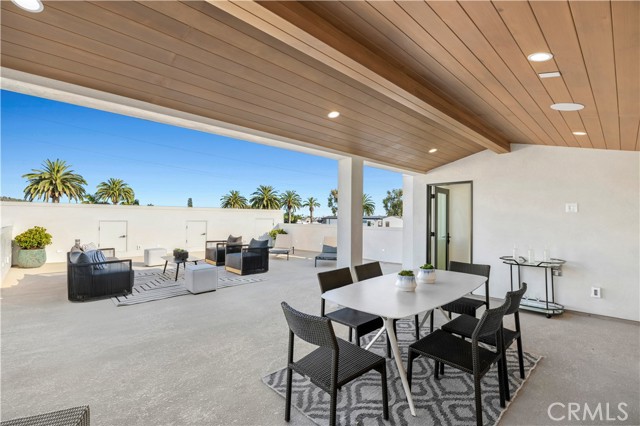 516 1/2 Larkspur Avenue, Corona del Mar CA: https://media.crmls.org/medias/29808ab8-8b6c-46e4-bb58-15213d8dd0b9.jpg