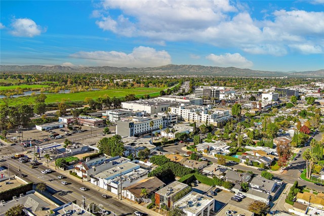 15217 Burbank Boulevard, Van Nuys CA: https://media.crmls.org/medias/2980c8bc-391c-4f8f-854e-0ca7ea534479.jpg