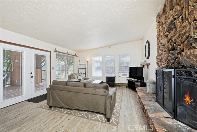 Detail Gallery Image 9 of 22 For 11664 Lakeview Dr, Clearlake Oaks,  CA 95423 - 2 Beds | 1/1 Baths