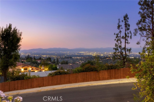 Detail Gallery Image 27 of 35 For 20101 Greenbriar Dr, Tarzana,  CA 91356 - 5 Beds | 4 Baths