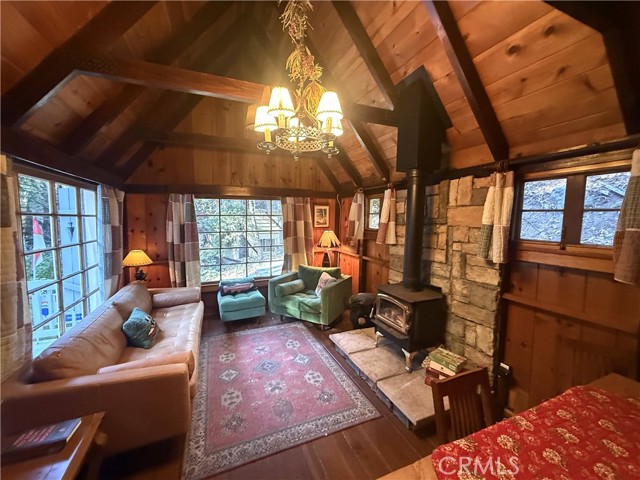 Detail Gallery Image 2 of 39 For 230 Fremont Rd, Lake Arrowhead,  CA 92352 - 3 Beds | 2 Baths