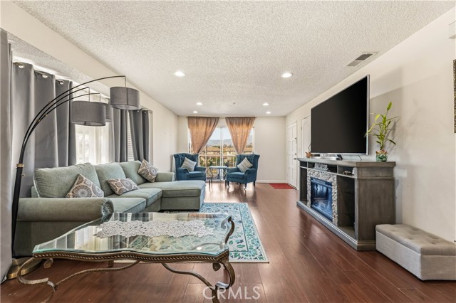 Detail Gallery Image 5 of 35 For 598 S 2nd #D,  Alhambra,  CA 91801 - 2 Beds | 2 Baths