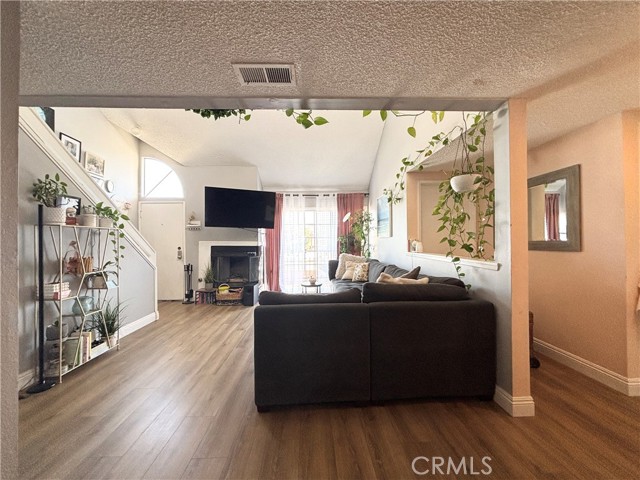 Detail Gallery Image 4 of 14 For 2409 Country, Santa Maria,  CA 93455 - 2 Beds | 2 Baths