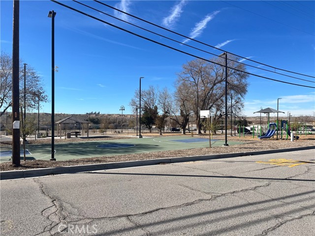 Detail Gallery Image 10 of 10 For 19102 4th, Oro Grande,  CA 92368 - 5 Beds | 3 Baths