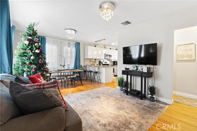 Detail Gallery Image 6 of 19 For 1205 Manzanita, Manhattan Beach,  CA 90266 - 3 Beds | 1/1 Baths