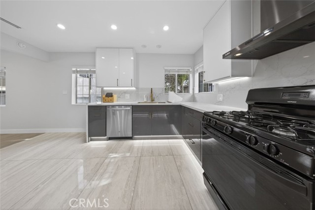 Detail Gallery Image 14 of 49 For 22247 De La Osa St, Woodland Hills,  CA 91364 - 4 Beds | 3 Baths