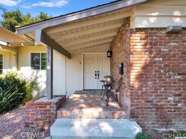 3825 Los Amigos Street, La Crescenta CA: https://media.crmls.org/medias/2982fd3d-7fb4-470c-8ac5-493c6957aeeb.jpg