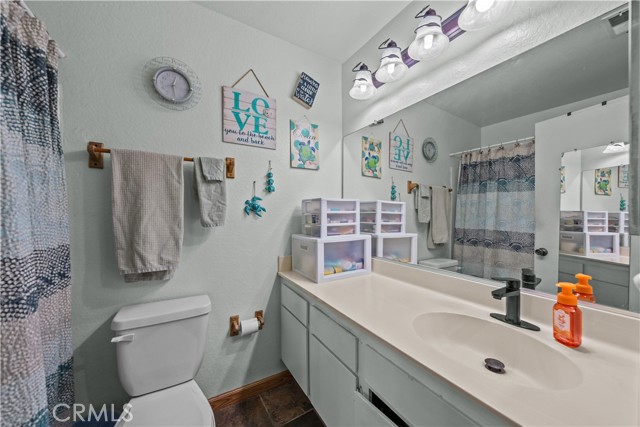 13995 Ranchero Dr, Fontana CA: https://media.crmls.org/medias/29832604-bab4-4dd0-a049-2959a2218413.jpg