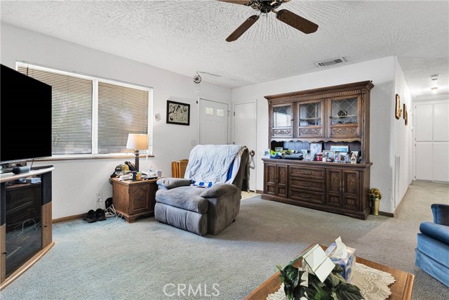 Detail Gallery Image 6 of 38 For 15869 Calandria Way, Victorville,  CA 92394 - 3 Beds | 2 Baths