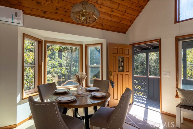 Detail Gallery Image 7 of 43 For 6301 Cedar Ave, Angelus Oaks,  CA 92305 - 2 Beds | 2 Baths