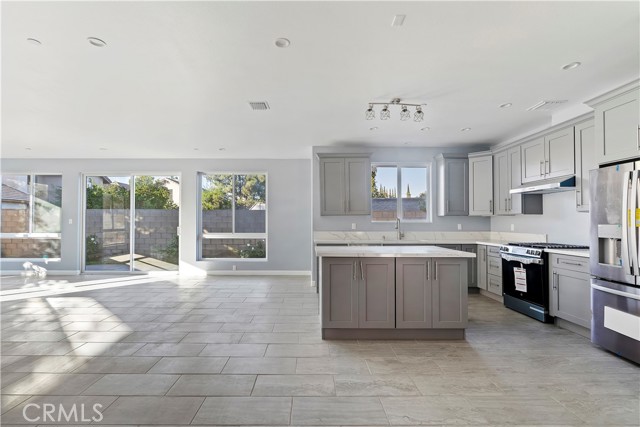 Detail Gallery Image 10 of 27 For 20819 W Seasons Lane, Winnetka,  CA 91306 - 4 Beds | 3 Baths