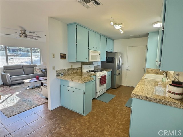 Detail Gallery Image 5 of 29 For 56494 Anaconda Dr, Yucca Valley,  CA 92284 - 2 Beds | 2 Baths