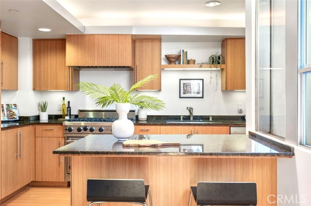 1035 19th Street, Santa Monica CA: https://media.crmls.org/medias/29882e81-3be0-46a3-95ac-1bd1056d732f.jpg