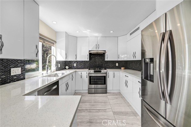 Detail Gallery Image 12 of 37 For 8038 via Pompeii, Burbank,  CA 91504 - 3 Beds | 3 Baths