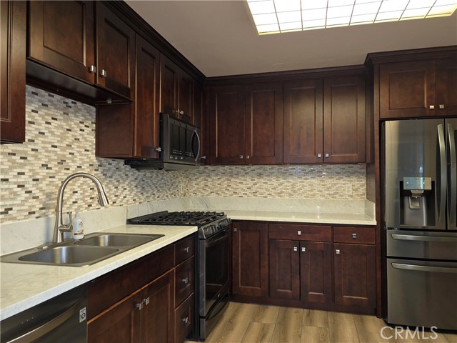 Detail Gallery Image 7 of 13 For 3252 Caminito Ameca, La Jolla,  CA 92037 - 3 Beds | 2/1 Baths