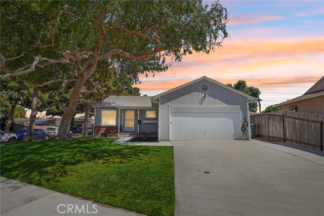 3700 W 147th Street, Hawthorne CA: https://media.crmls.org/medias/2989e748-37d0-45f7-ad91-1a2b179cf4db.jpg