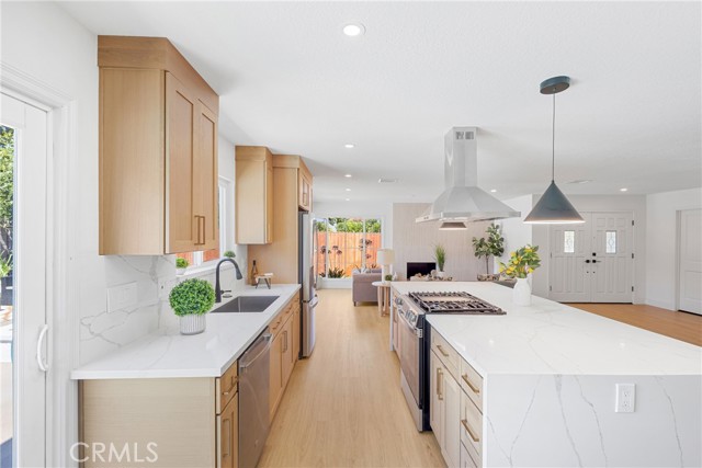 14681 Yorba Street, Tustin CA: https://media.crmls.org/medias/298a603f-119c-4124-9c0b-2773c9b8342b.jpg