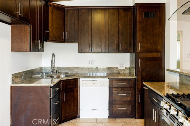 Detail Gallery Image 9 of 18 For 2104 N Verdugo Rd #E,  Glendale,  CA 91208 - 2 Beds | 1 Baths