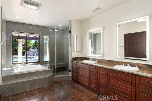 Detail Gallery Image 19 of 32 For 6270 E Bridle Cir, Long Beach,  CA 90815 - 5 Beds | 3/1 Baths