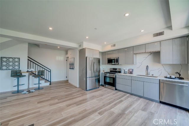7018 Alabama Avenue, Canoga Park CA: https://media.crmls.org/medias/298af688-b0d7-4246-967f-6cb976c893a5.jpg