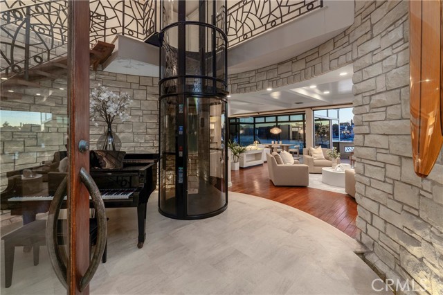 Detail Gallery Image 12 of 41 For 16631 Carousel, Huntington Beach,  CA 92649 - 4 Beds | 4/1 Baths