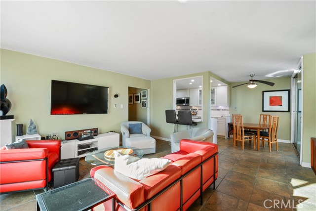 Detail Gallery Image 12 of 30 For 2101 E 2nd St #305,  Long Beach,  CA 90803 - 2 Beds | 2 Baths