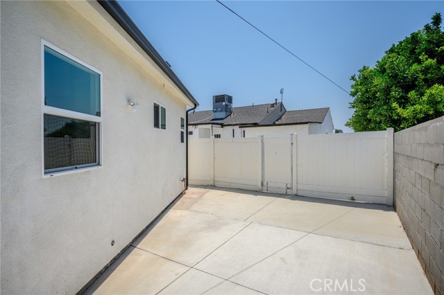8302 Webb Avenue, Sun Valley CA: https://media.crmls.org/medias/298de31a-6f92-47ad-98ab-3523986de458.jpg