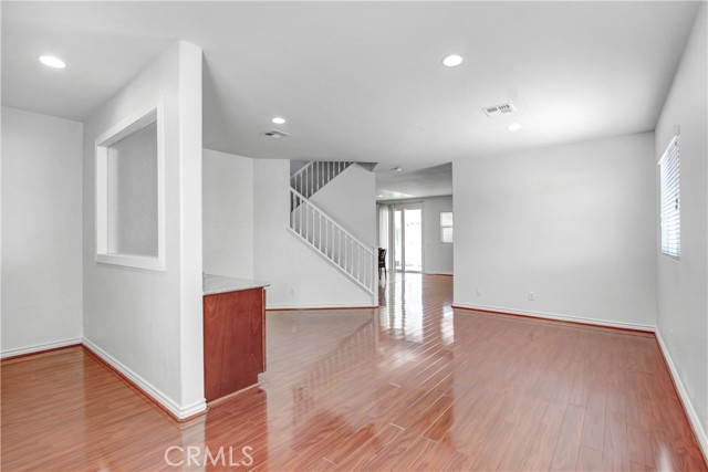 Detail Gallery Image 4 of 18 For 6907 Massy Harris, Corona,  CA 92880 - 4 Beds | 2/1 Baths