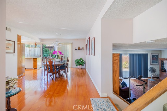 4296 Avenida Amelgado, Thousand Oaks CA: https://media.crmls.org/medias/298e0b08-5f9e-43ae-96d3-c57869ea4952.jpg