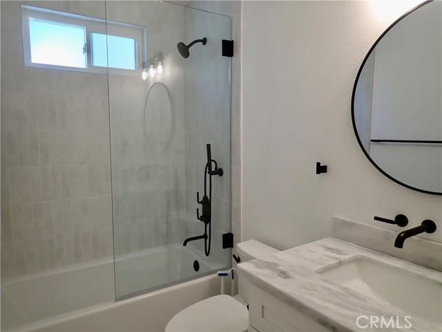 4355 Oak Glen Street, Calabasas CA: https://media.crmls.org/medias/298e2d8f-39fe-46d1-a292-2afd32d46132.jpg