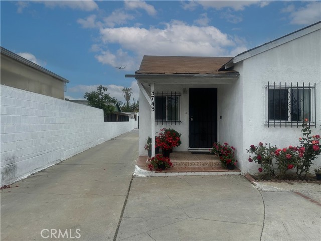 3743 W 112th Street, Inglewood CA: https://media.crmls.org/medias/298e9eb7-385c-4ce7-80ec-557361193f79.jpg