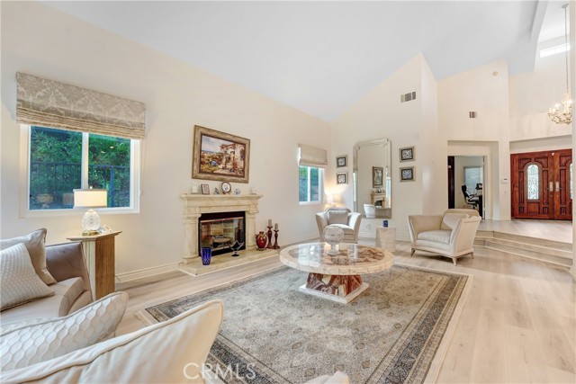 3866 Hunter Crest Court, Moorpark CA: https://media.crmls.org/medias/298ed272-9ffb-4072-97ef-c784f222d340.jpg