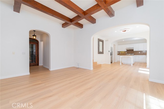 22 Arborside, Irvine CA: https://media.crmls.org/medias/298ef042-d94f-4f18-b6c2-01f5c4b3cb42.jpg