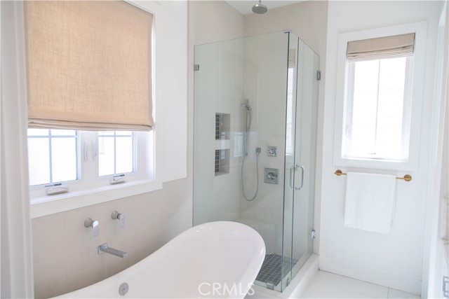 Detail Gallery Image 9 of 13 For 424 1/2 Marguerite Ave, Corona Del Mar,  CA 92625 - 2 Beds | 2/1 Baths