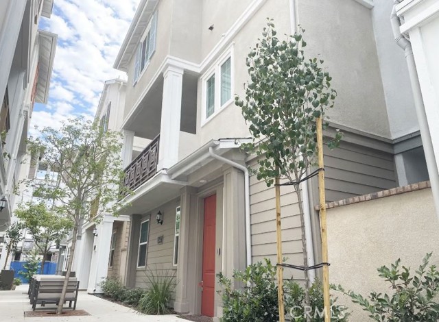 Detail Gallery Image 2 of 21 For 1060 N Anaheim Blvd #2, Anaheim,  CA 92801 - 4 Beds | 3/1 Baths