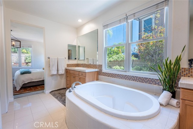 26941 Redwood Bluff Lane, Valencia CA: https://media.crmls.org/medias/298fd751-f8dd-4bb9-84f1-726423e8e1b3.jpg