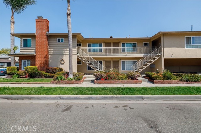 12532 Cranbrook Avenue, Hawthorne CA: https://media.crmls.org/medias/2992121c-a69f-4f32-b65e-5ad5adbe8562.jpg