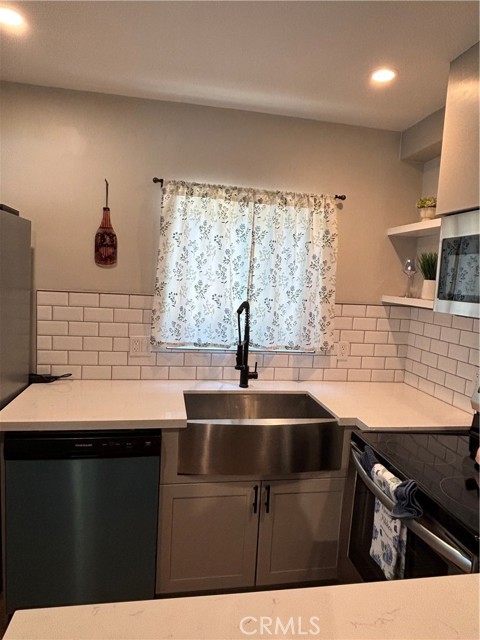 445 E Meadow Lane, Big Bear City CA: https://media.crmls.org/medias/2992d24a-59b5-480f-a846-1be7c3ac2bf5.jpg