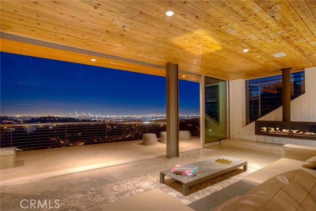 Detail Gallery Image 2 of 52 For 2917 Durand Dr, Los Angeles,  CA 90068 - 3 Beds | 2/1 Baths