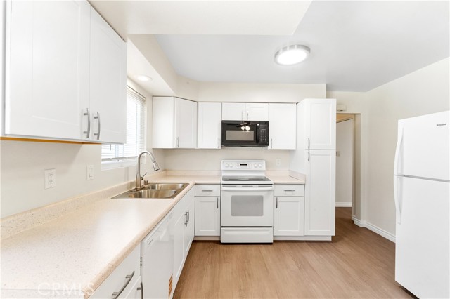 Detail Gallery Image 12 of 32 For 5932 Santa Barbara Ave #B,  Garden Grove,  CA 92845 - 2 Beds | 1 Baths