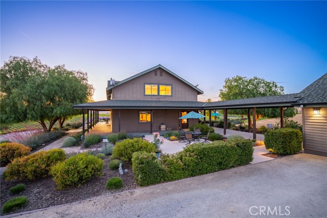 Detail Gallery Image 3 of 58 For 950 Indian Dune Rd, Paso Robles,  CA 93451 - 5 Beds | 4 Baths