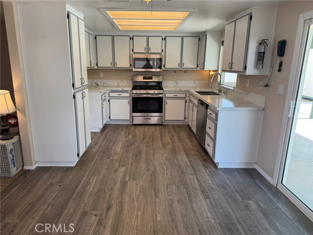 Detail Gallery Image 5 of 21 For 1000 Broadway, Barstow,  CA 92311 - 3 Beds | 2 Baths