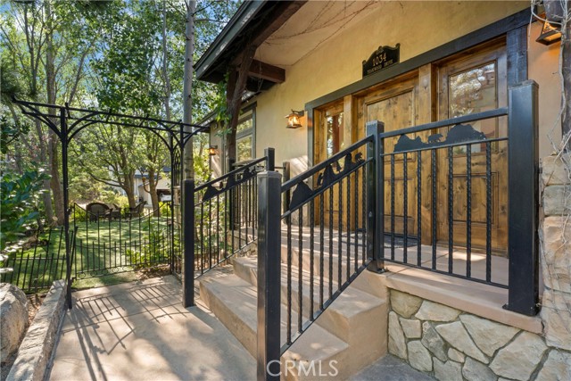 Detail Gallery Image 7 of 38 For 1034 Teakwood, Lake Arrowhead,  CA 92352 - 4 Beds | 3 Baths