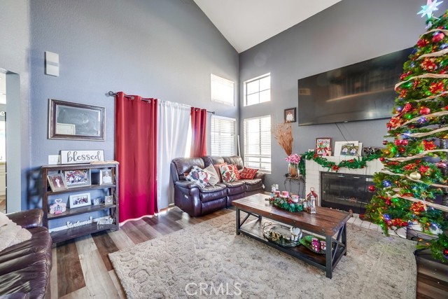 11484 Lime Orchard Lane, Fontana CA: https://media.crmls.org/medias/299470a5-b6e8-4450-a723-0a1d198b8e55.jpg