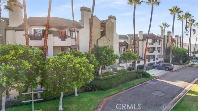 Detail Gallery Image 2 of 41 For 400 Lake St #208, Huntington Beach,  CA 92648 - 2 Beds | 2 Baths