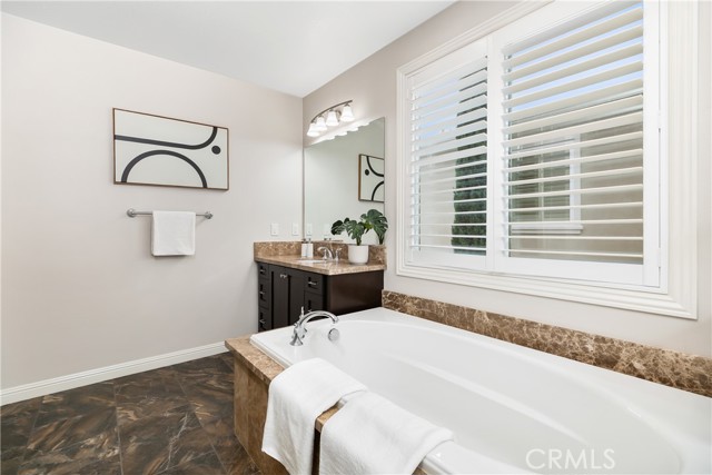 12 Starflower, Lake Forest CA: https://media.crmls.org/medias/2995cc2a-620d-4b32-afb7-f1b6215dc847.jpg