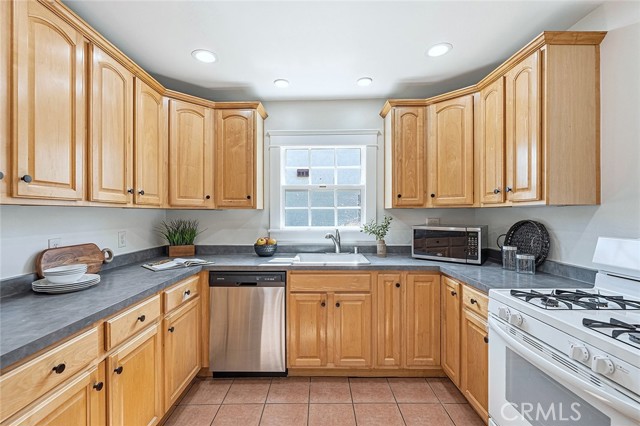 Detail Gallery Image 9 of 37 For 1384 Prospect, Long Beach,  CA 90804 - 3 Beds | 2 Baths