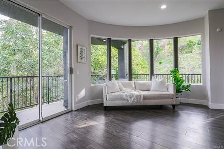 Detail Gallery Image 16 of 28 For 11411 Decente Ct, Studio City,  CA 91604 - 5 Beds | 5/1 Baths