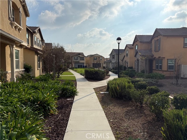 Detail Gallery Image 4 of 18 For 4751 S Java Paseo, Ontario,  CA 91762 - 4 Beds | 2/1 Baths