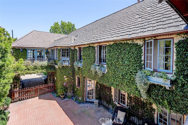 2917 N Poinsettia Avenue, Manhattan Beach CA: https://media.crmls.org/medias/299741e8-062b-4162-9a8b-893176239848.jpg